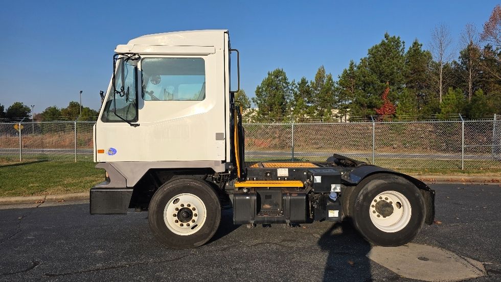 Yard Truck-Heavy Duty Tractors-Ottawa-2018-T2-Concord-NC-152,786\n\t\tmiles-$ 56,000 - Image 4