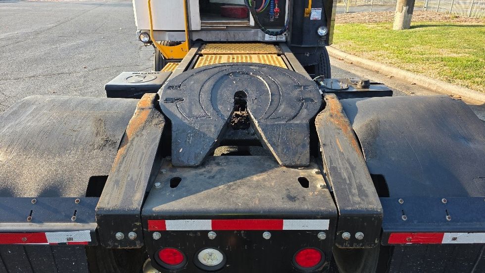 Yard Truck-Heavy Duty Tractors-Ottawa-2018-T2-Concord-NC-152,786\n\t\tmiles-$ 56,000 - Image 6