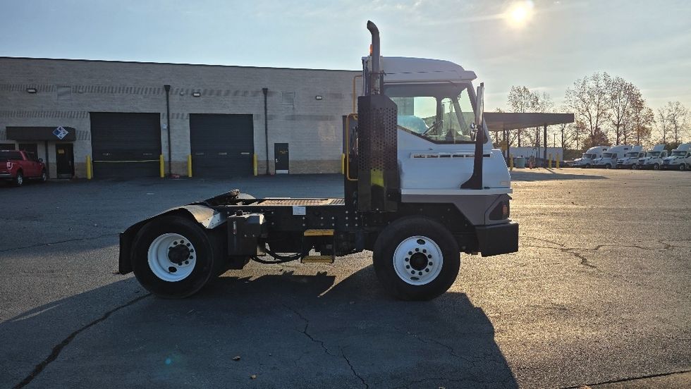 Yard Truck-Heavy Duty Tractors-Ottawa-2018-T2-Concord-NC-152,786\n\t\tmiles-$ 56,000 - Image 8