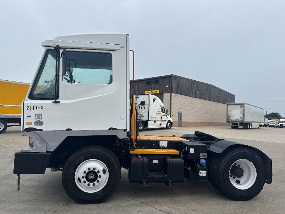 Yard Truck-Heavy Duty Tractors-Ottawa-2018-T2-Dallas-TX-120,000\n\t\tmiles-$ 64,750 - Image 4