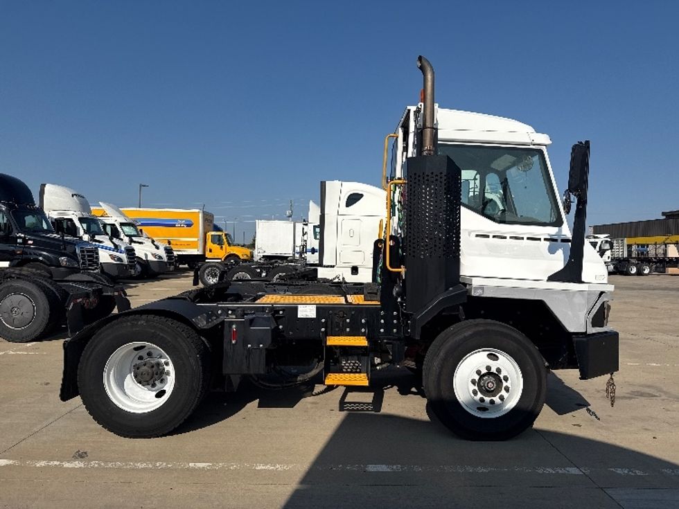 Yard Truck-Heavy Duty Tractors-Ottawa-2018-T2-Dallas-TX-120,000\n\t\tmiles-$ 64,750 - Image 8