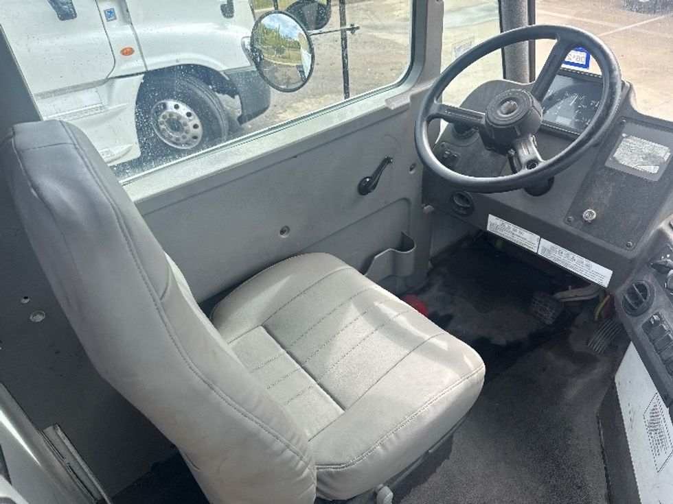 Yard Truck-Heavy Duty Tractors-Ottawa-2018-T2-Dallas-TX-120,000\n\t\tmiles-$ 64,750 - Image 9