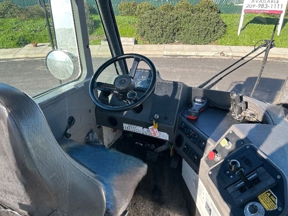 Yard Truck-Heavy Duty Tractors-Ottawa-2018-T2-Fontana-CA-54,507\n\t\tmiles-$ 56,000 - Image 10