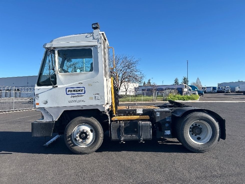 Yard Truck-Heavy Duty Tractors-Ottawa-2018-T2-Fontana-CA-54,507\n\t\tmiles-$ 56,000 - Image 4