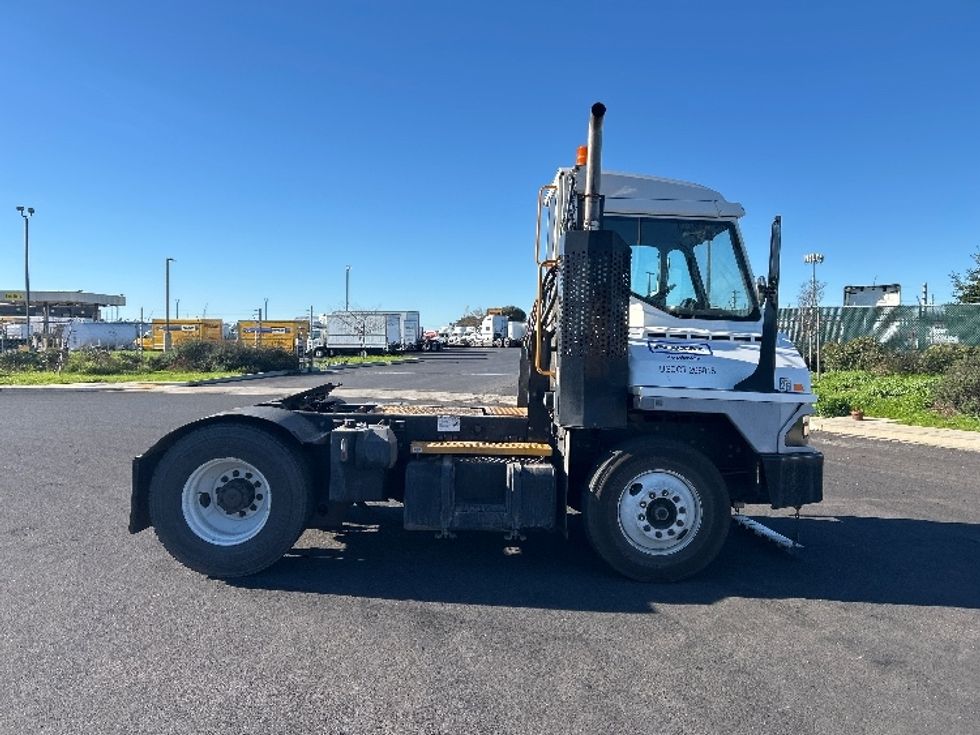 Yard Truck-Heavy Duty Tractors-Ottawa-2018-T2-Fontana-CA-54,507\n\t\tmiles-$ 56,000 - Image 8