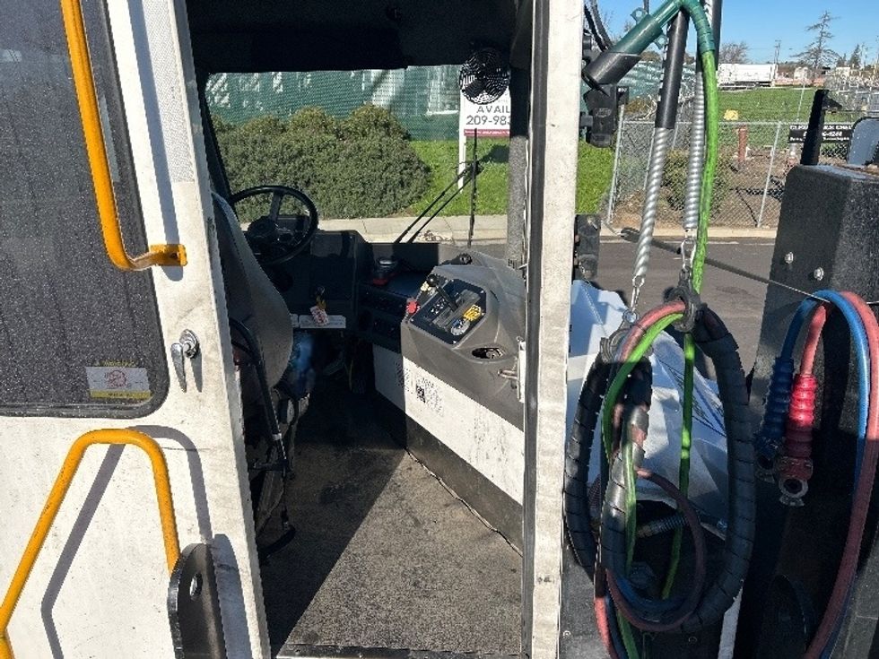 Yard Truck-Heavy Duty Tractors-Ottawa-2018-T2-Fontana-CA-54,507\n\t\tmiles-$ 56,000 - Image 9