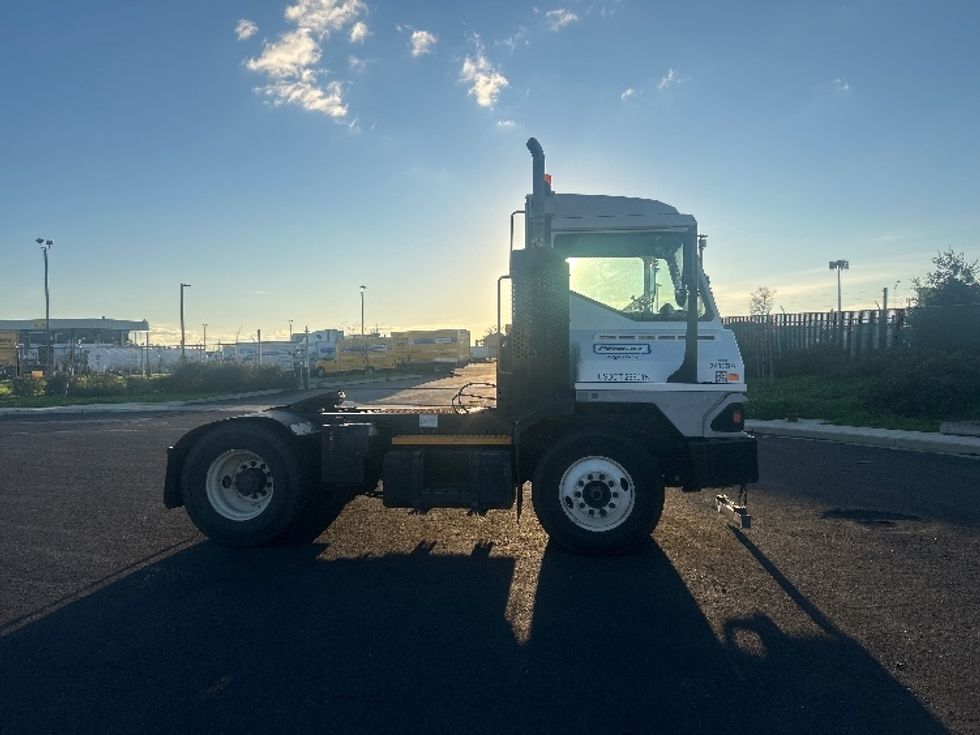 Yard Truck-Heavy Duty Tractors-Ottawa-2018-T2-Fontana-CA-57,456\n\t\tmiles-$ 56,750 - Image 8