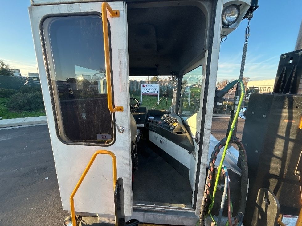 Yard Truck-Heavy Duty Tractors-Ottawa-2018-T2-Fontana-CA-57,456\n\t\tmiles-$ 56,750 - Image 9