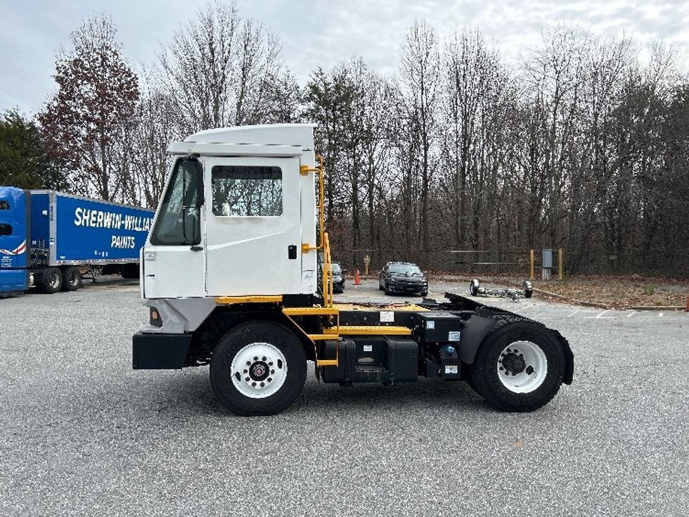 Yard Truck-Heavy Duty Tractors-Ottawa-2018-T2-Greensboro-NC-23,026\n\t\tmiles-$ 54,750 - Image 4