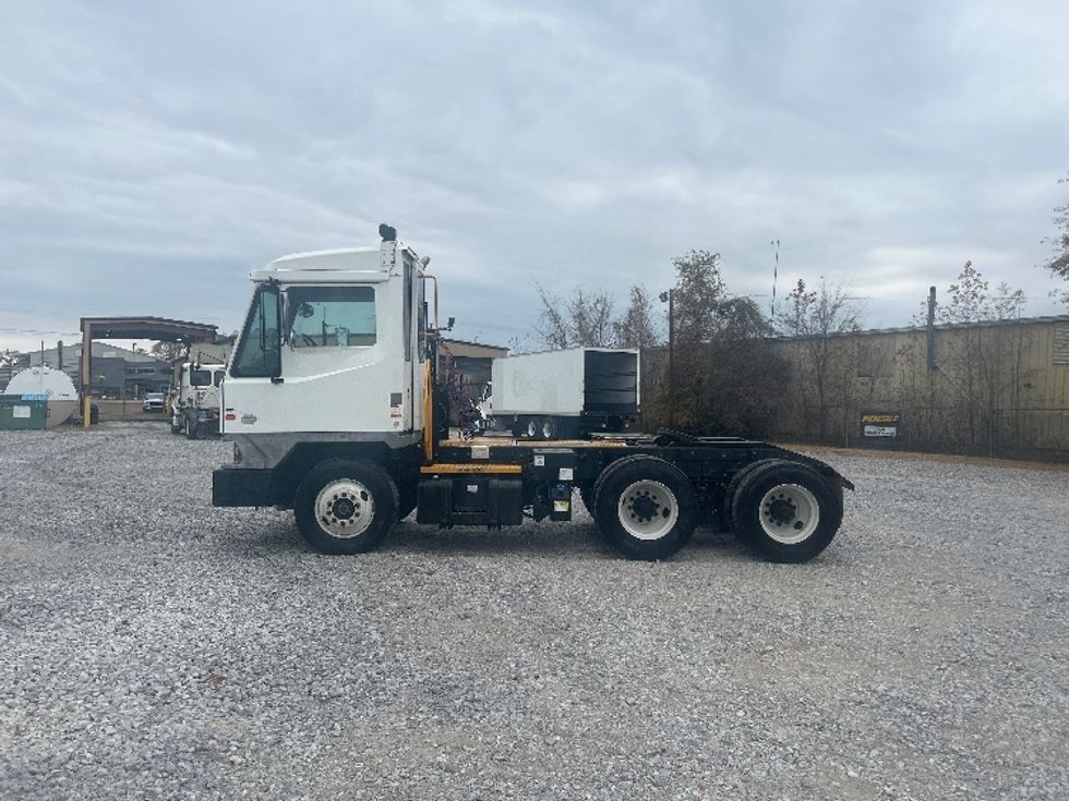 Yard Truck-Heavy Duty Tractors-Ottawa-2018-T2-Grenada-MS-15,809\n\t\tmiles-$ 74,000 - Image 4