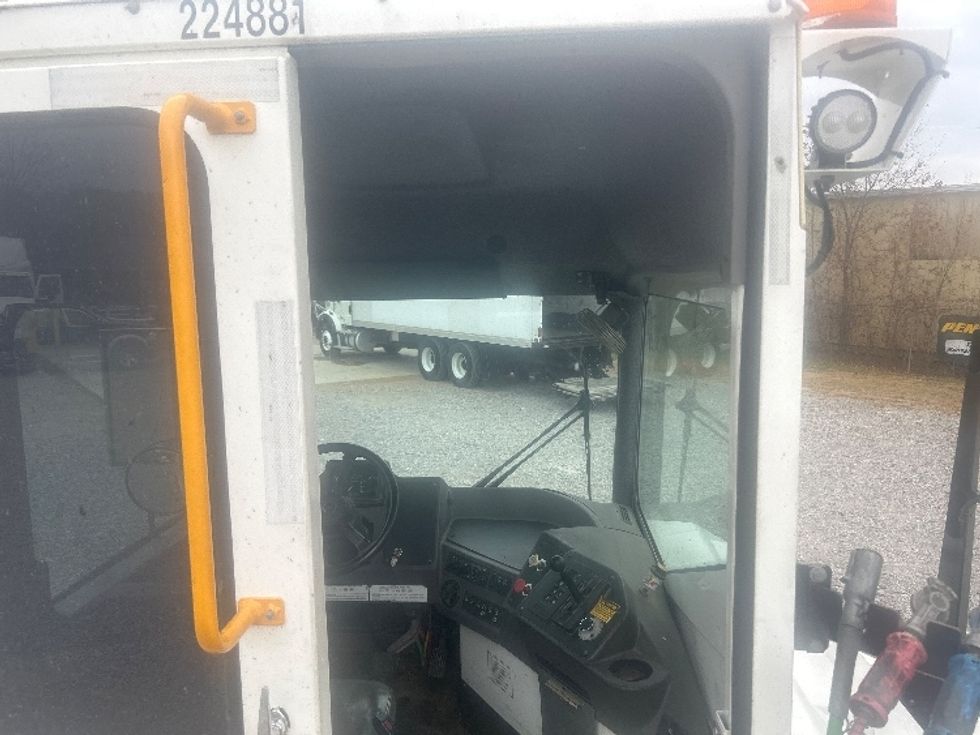 Yard Truck-Heavy Duty Tractors-Ottawa-2018-T2-Grenada-MS-15,809\n\t\tmiles-$ 74,000 - Image 9