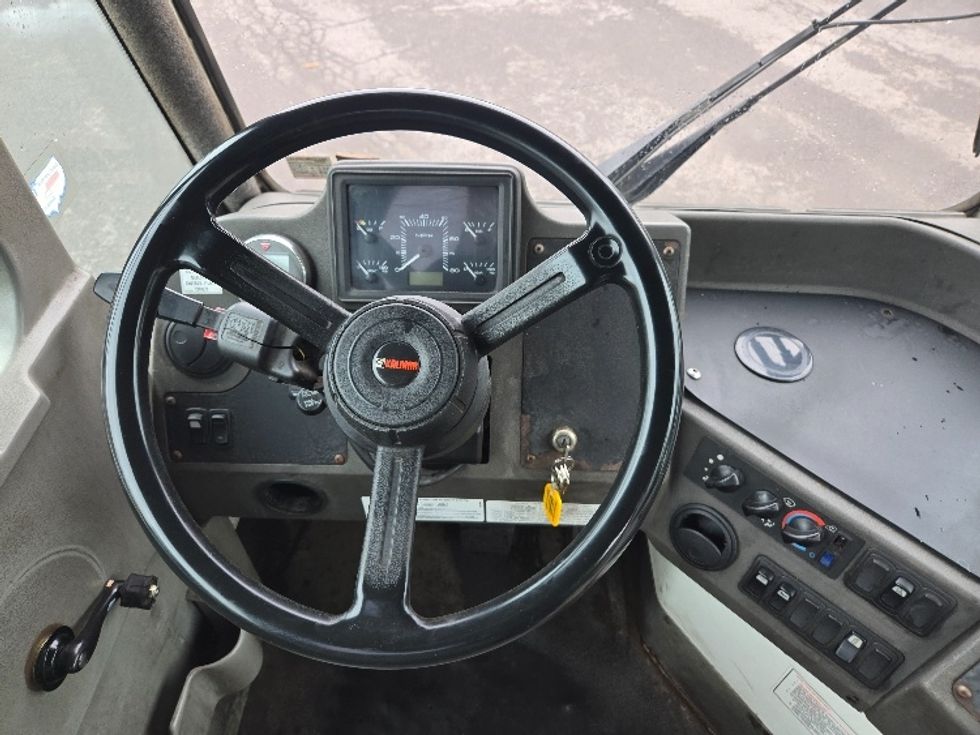 Yard Truck-Heavy Duty Tractors-Ottawa-2018-T2-Hazleton-PA-60,530\n\t\tmiles-$ 45,000 - Image 11