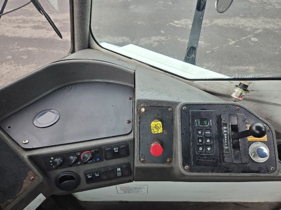 Yard Truck-Heavy Duty Tractors-Ottawa-2018-T2-Hazleton-PA-60,530\n\t\tmiles-$ 45,000 - Image 12