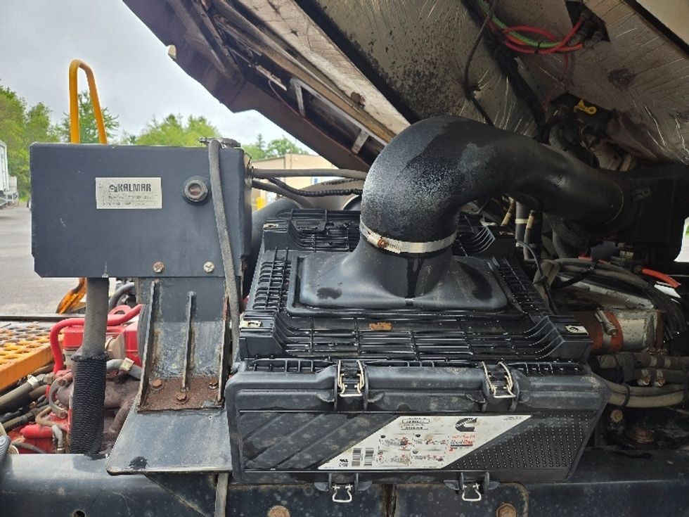 Yard Truck-Heavy Duty Tractors-Ottawa-2018-T2-Hazleton-PA-60,530\n\t\tmiles-$ 45,000 - Image 13