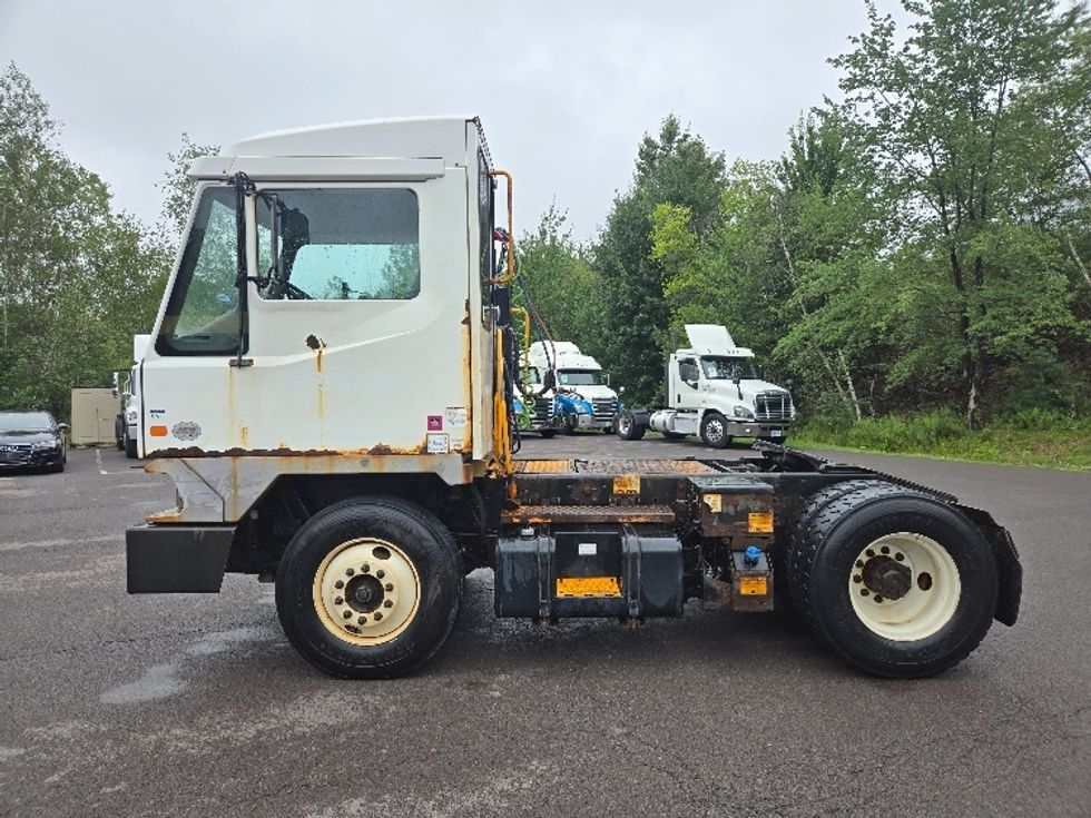 Yard Truck-Heavy Duty Tractors-Ottawa-2018-T2-Hazleton-PA-60,530\n\t\tmiles-$ 45,000 - Image 4