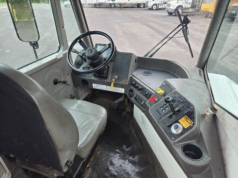 Yard Truck-Heavy Duty Tractors-Ottawa-2018-T2-Hazleton-PA-60,530\n\t\tmiles-$ 45,000 - Image 9