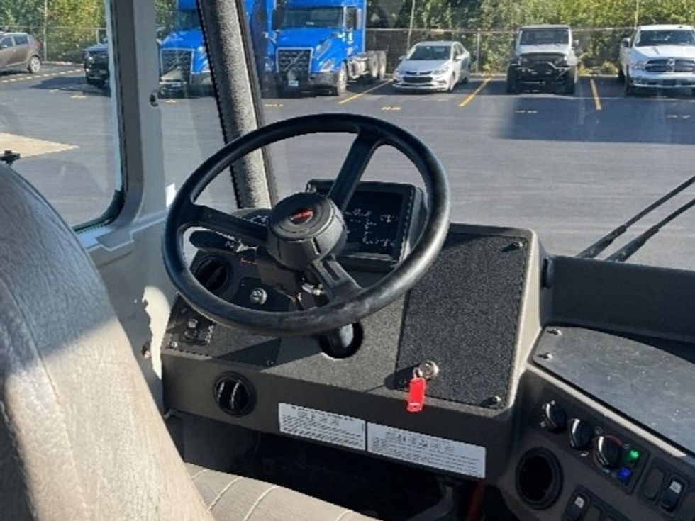 Yard Truck-Heavy Duty Tractors-Ottawa-2018-T2-Indianapolis-IN-7,349\n\t\tmiles-$ 54,750 - Image 10