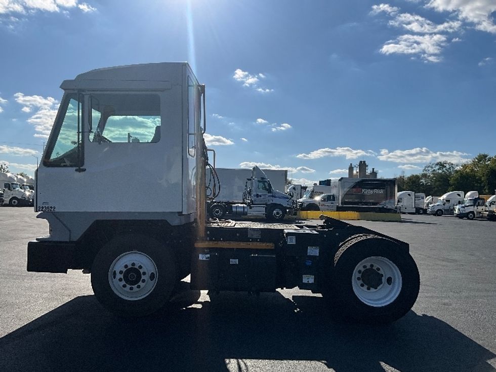 Yard Truck-Heavy Duty Tractors-Ottawa-2018-T2-Indianapolis-IN-7,349\n\t\tmiles-$ 54,750 - Image 4