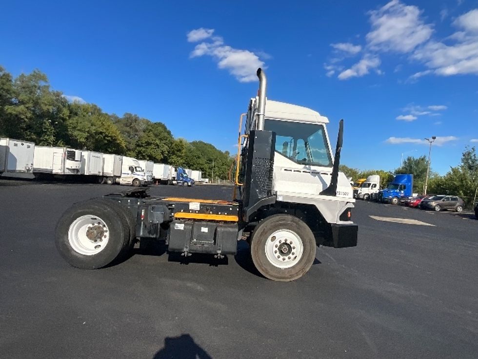 Yard Truck-Heavy Duty Tractors-Ottawa-2018-T2-Indianapolis-IN-7,349\n\t\tmiles-$ 54,750 - Image 8