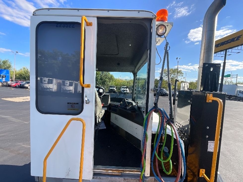 Yard Truck-Heavy Duty Tractors-Ottawa-2018-T2-Indianapolis-IN-7,349\n\t\tmiles-$ 54,750 - Image 9