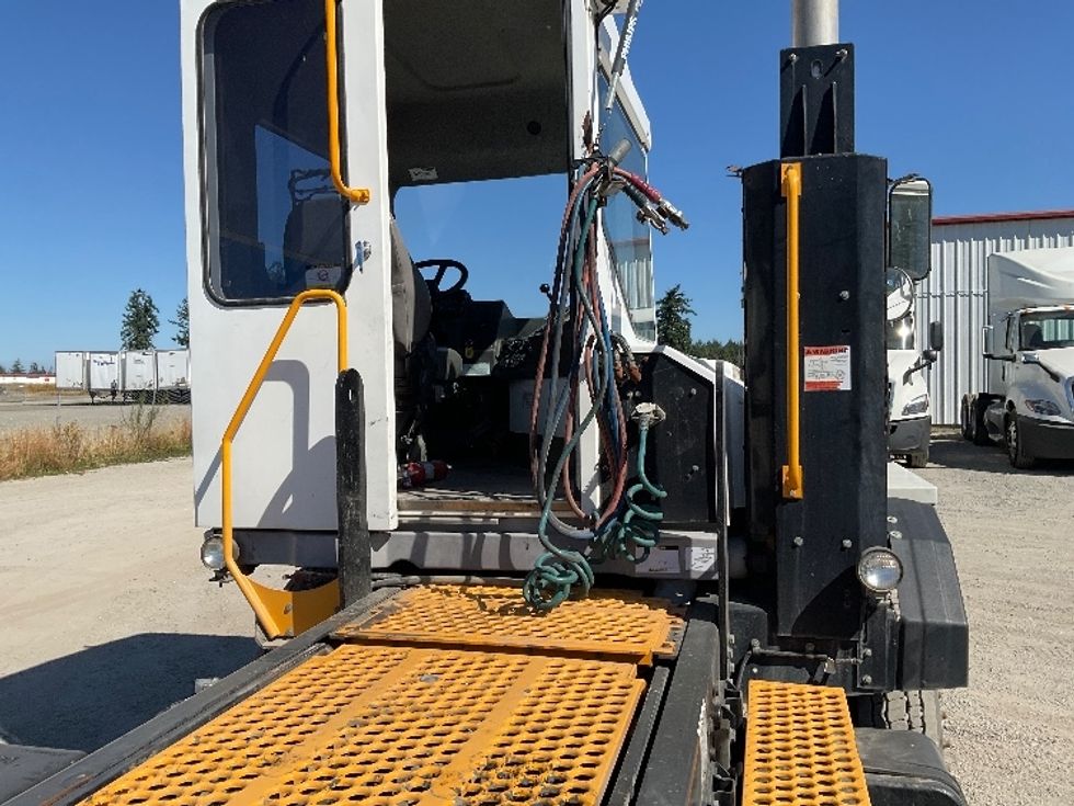 Yard Truck-Heavy Duty Tractors-Ottawa-2018-T2-Lacey-WA-638,230\n\t\tmiles-$ 58,000 - Image 9