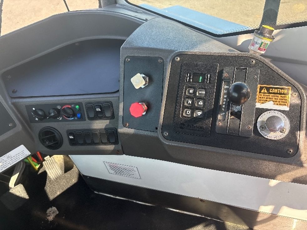 Yard Truck-Heavy Duty Tractors-Ottawa-2018-T2-Mebane-NC-2,867\n\t\tmiles-$ 42,250 - Image 12
