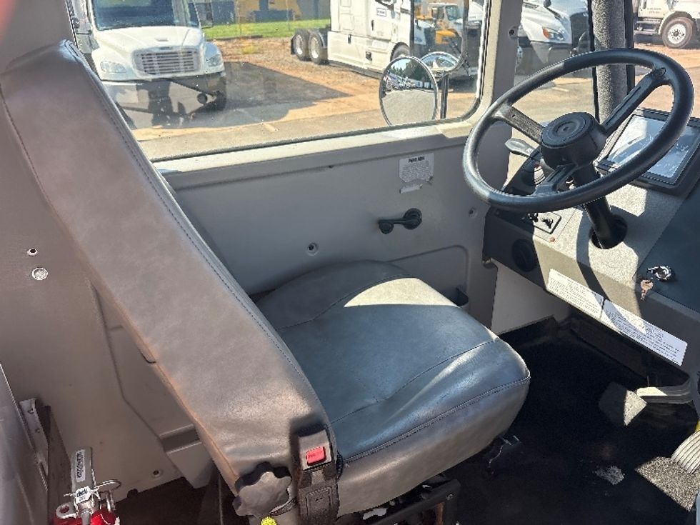 Yard Truck-Heavy Duty Tractors-Ottawa-2018-T2-Mebane-NC-2,867\n\t\tmiles-$ 42,250 - Image 13
