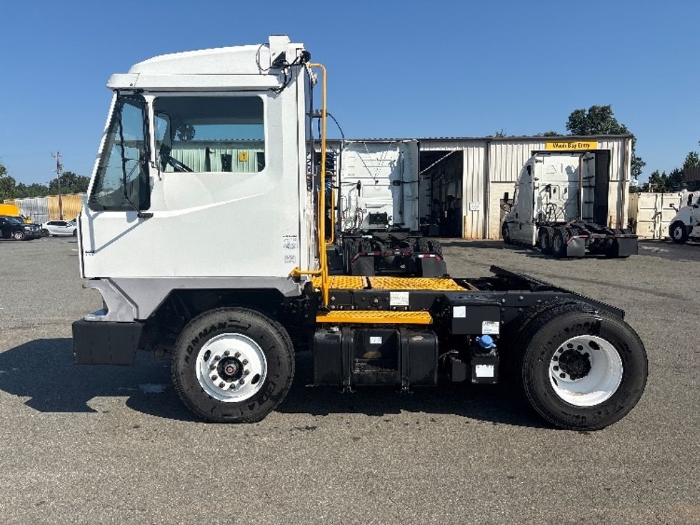 Yard Truck-Heavy Duty Tractors-Ottawa-2018-T2-Mebane-NC-2,867\n\t\tmiles-$ 42,250 - Image 4