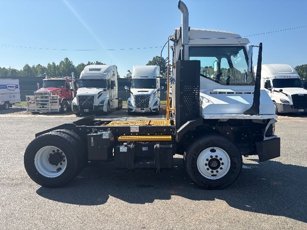 Yard Truck-Heavy Duty Tractors-Ottawa-2018-T2-Mebane-NC-2,867\n\t\tmiles-$ 42,250 - Image 8