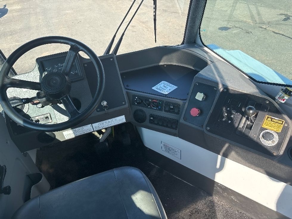 Yard Truck-Heavy Duty Tractors-Ottawa-2018-T2-Mebane-NC-3,188\n\t\tmiles-$ 42,250 - Image 10