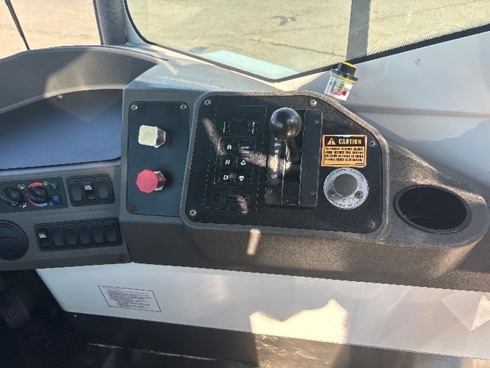 Yard Truck-Heavy Duty Tractors-Ottawa-2018-T2-Mebane-NC-3,188\n\t\tmiles-$ 42,250 - Image 12