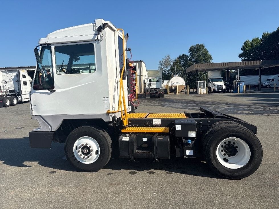 Yard Truck-Heavy Duty Tractors-Ottawa-2018-T2-Mebane-NC-3,188\n\t\tmiles-$ 42,250 - Image 4