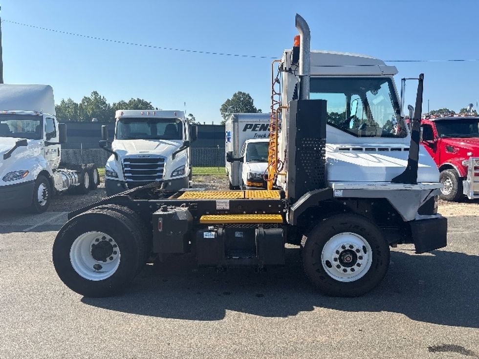 Yard Truck-Heavy Duty Tractors-Ottawa-2018-T2-Mebane-NC-3,188\n\t\tmiles-$ 42,250 - Image 8