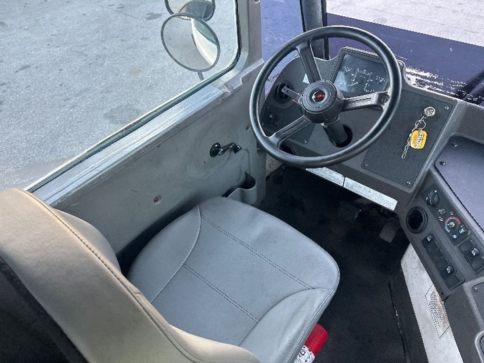 Yard Truck-Heavy Duty Tractors-Ottawa-2018-T2-Medley-FL-277,370\n\t\tmiles-$ 50,750 - Image 10