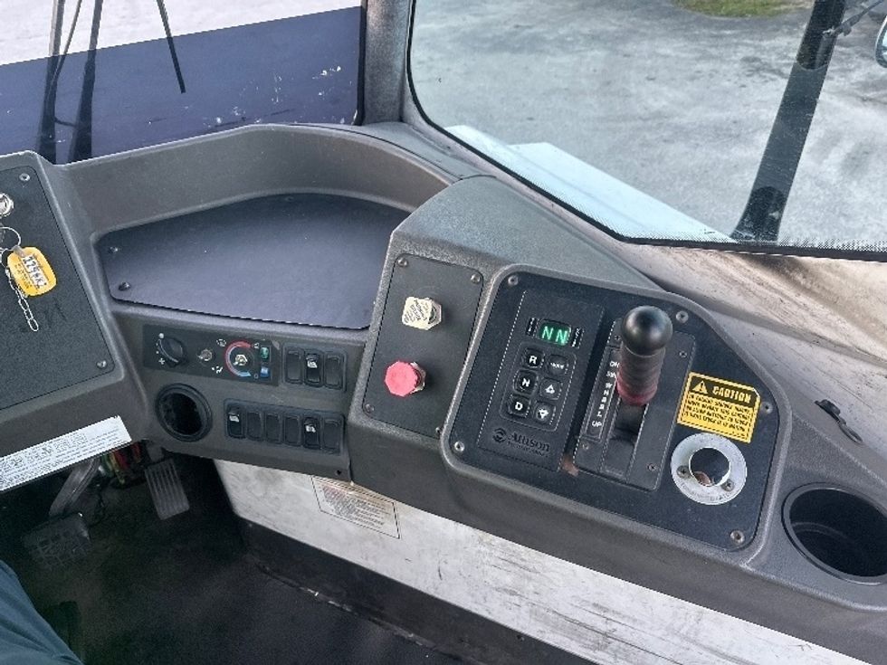 Yard Truck-Heavy Duty Tractors-Ottawa-2018-T2-Medley-FL-277,370\n\t\tmiles-$ 50,750 - Image 12