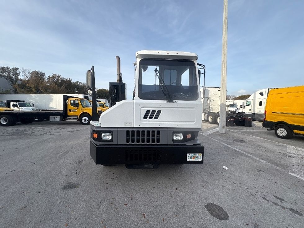 Yard Truck-Heavy Duty Tractors-Ottawa-2018-T2-Medley-FL-277,370\n\t\tmiles-$ 50,750 - Image 2