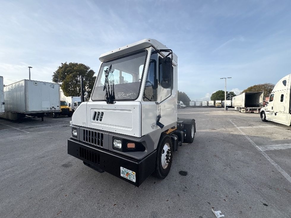 Yard Truck-Heavy Duty Tractors-Ottawa-2018-T2-Medley-FL-277,370\n\t\tmiles-$ 50,750 - Image 3