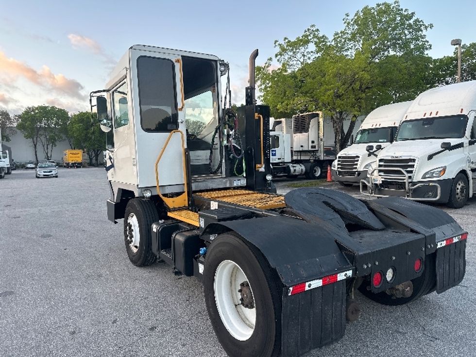 Yard Truck-Heavy Duty Tractors-Ottawa-2018-T2-Medley-FL-277,370\n\t\tmiles-$ 50,750 - Image 5