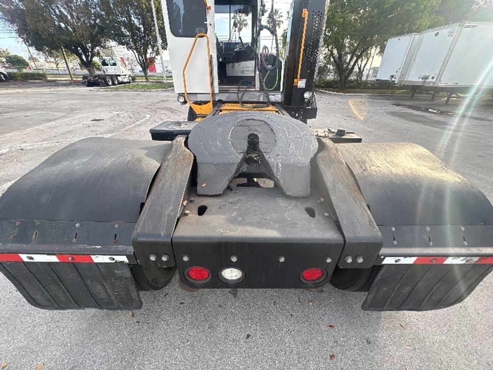 Yard Truck-Heavy Duty Tractors-Ottawa-2018-T2-Medley-FL-277,370\n\t\tmiles-$ 50,750 - Image 6