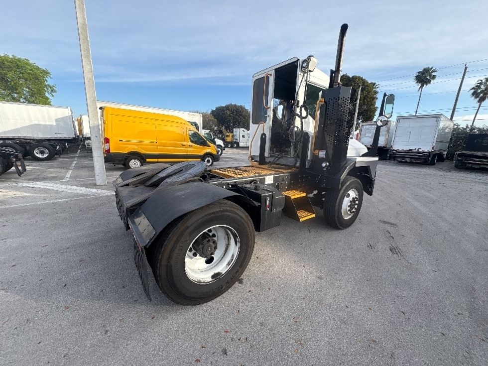 Yard Truck-Heavy Duty Tractors-Ottawa-2018-T2-Medley-FL-277,370\n\t\tmiles-$ 50,750 - Image 7