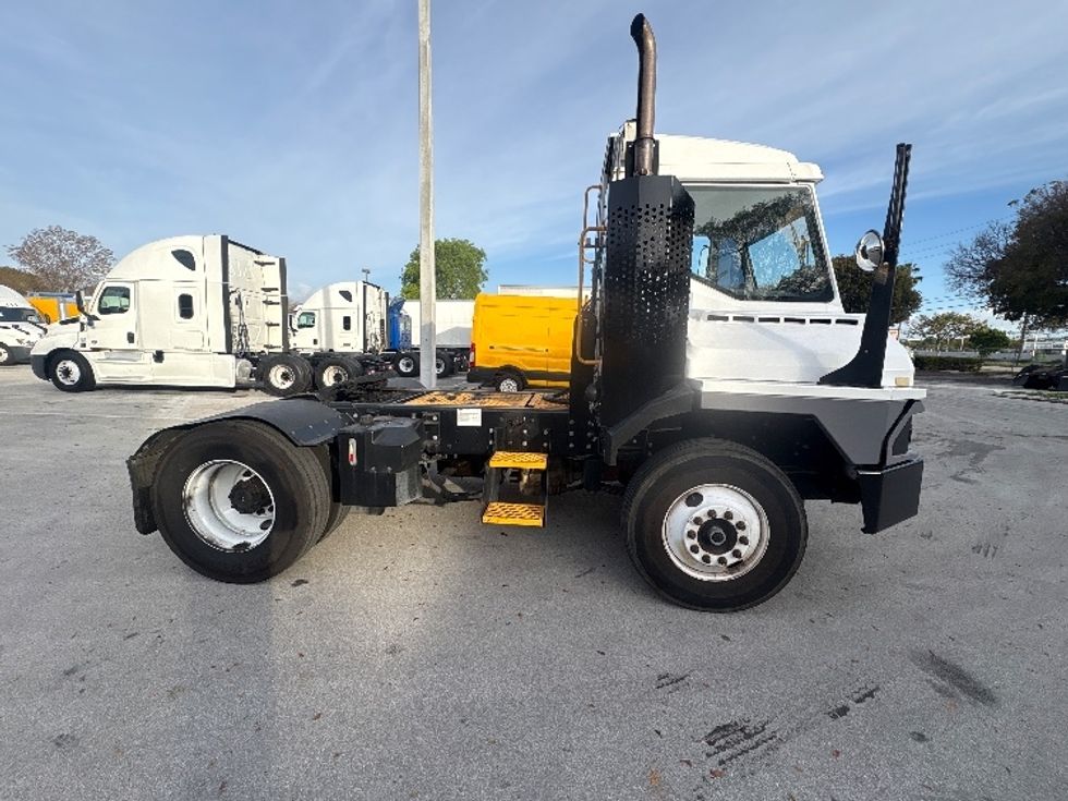 Yard Truck-Heavy Duty Tractors-Ottawa-2018-T2-Medley-FL-277,370\n\t\tmiles-$ 50,750 - Image 8