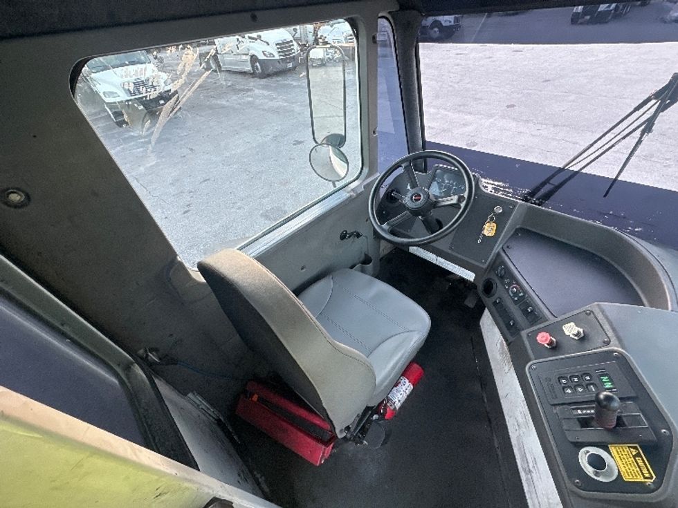 Yard Truck-Heavy Duty Tractors-Ottawa-2018-T2-Medley-FL-277,370\n\t\tmiles-$ 50,750 - Image 9