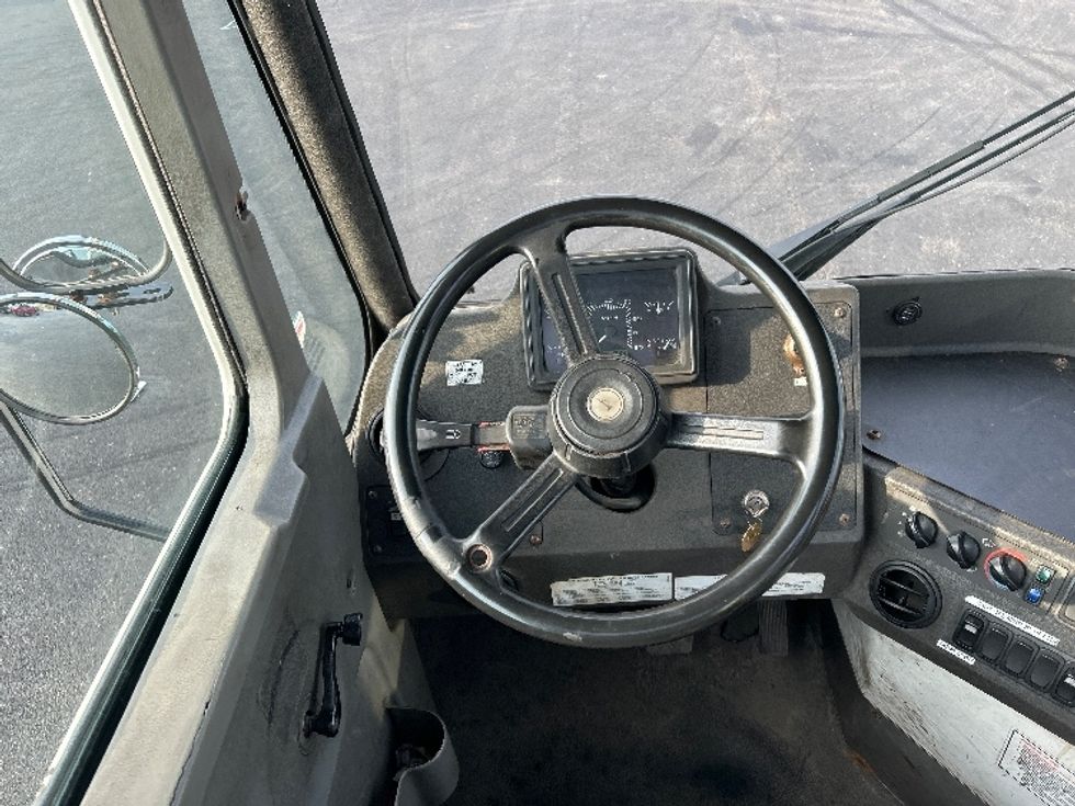 Yard Truck-Heavy Duty Tractors-Ottawa-2018-T2-Monroe-OH-46,464\n\t\tmiles-$ 42,000 - Image 10