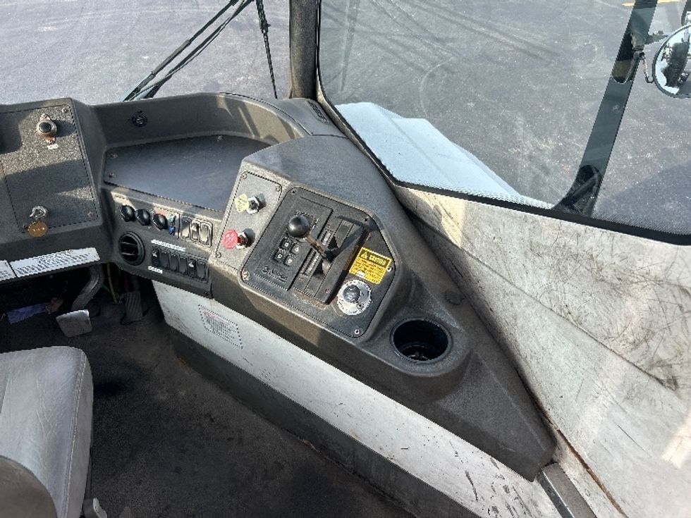 Yard Truck-Heavy Duty Tractors-Ottawa-2018-T2-Monroe-OH-46,464\n\t\tmiles-$ 42,000 - Image 12
