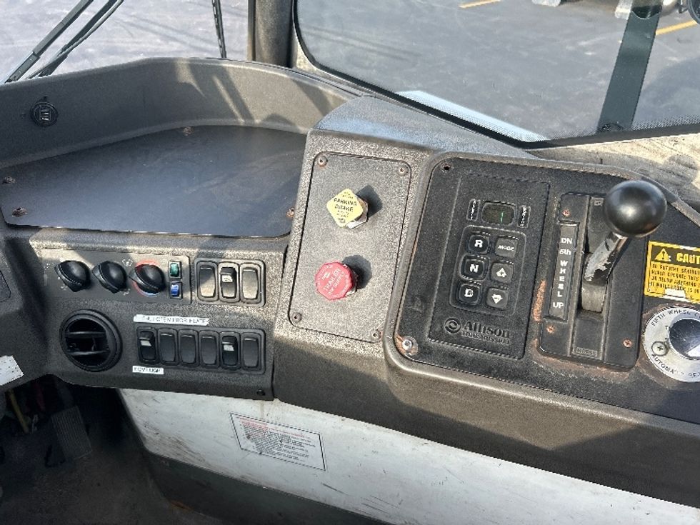 Yard Truck-Heavy Duty Tractors-Ottawa-2018-T2-Monroe-OH-46,464\n\t\tmiles-$ 42,000 - Image 13