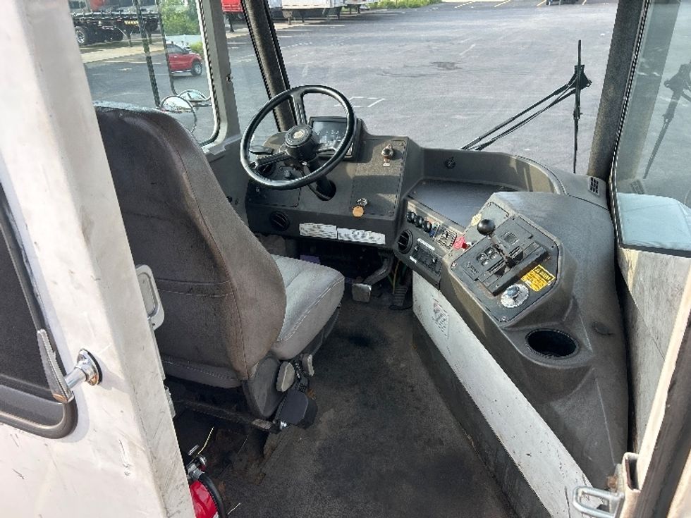 Yard Truck-Heavy Duty Tractors-Ottawa-2018-T2-Monroe-OH-46,464\n\t\tmiles-$ 42,000 - Image 14