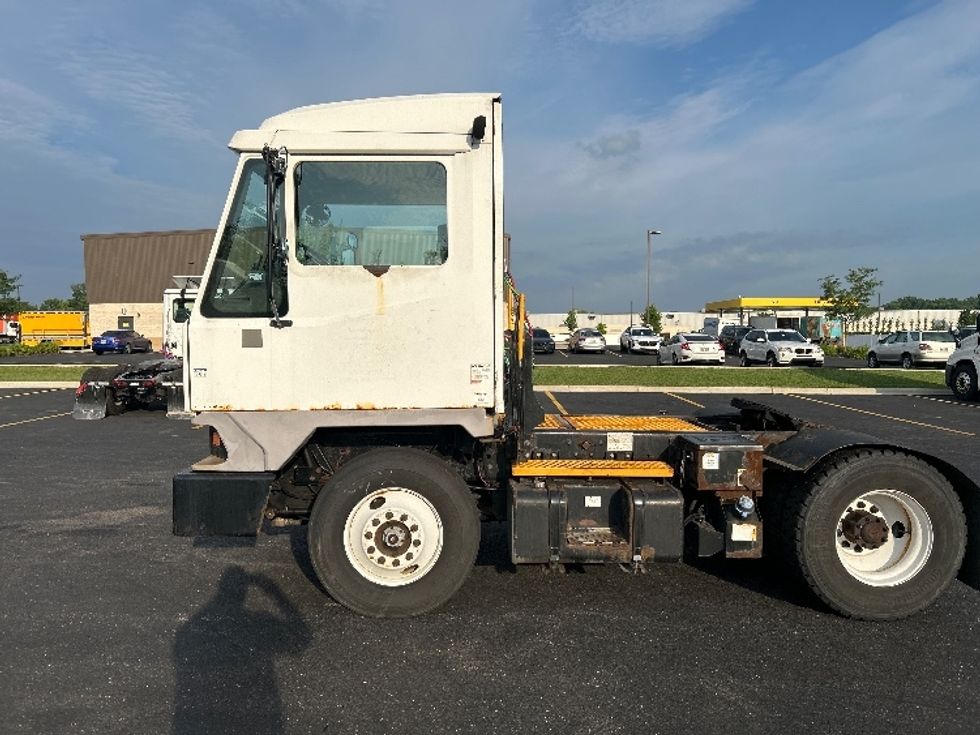 Yard Truck-Heavy Duty Tractors-Ottawa-2018-T2-Monroe-OH-46,464\n\t\tmiles-$ 42,000 - Image 4