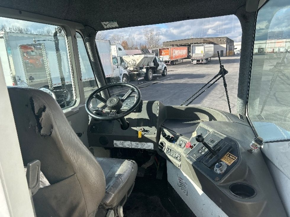 Yard Truck-Heavy Duty Tractors-Ottawa-2018-T2-Obetz-OH-113,946\n\t\tmiles-$ 52,250 - Image 10