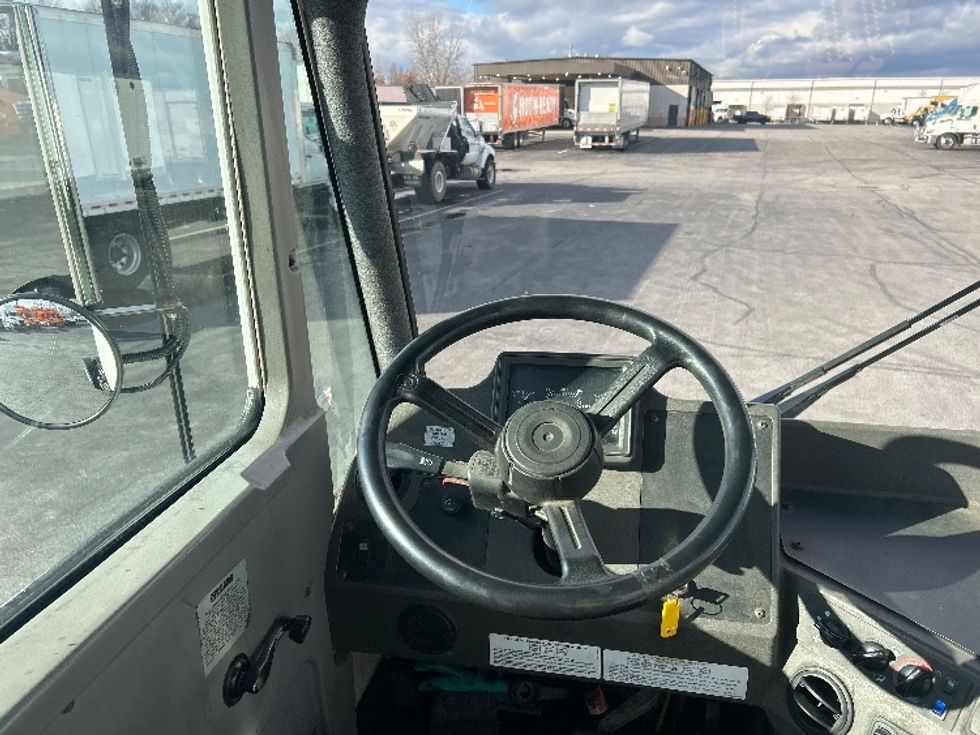 Yard Truck-Heavy Duty Tractors-Ottawa-2018-T2-Obetz-OH-113,946\n\t\tmiles-$ 52,250 - Image 11