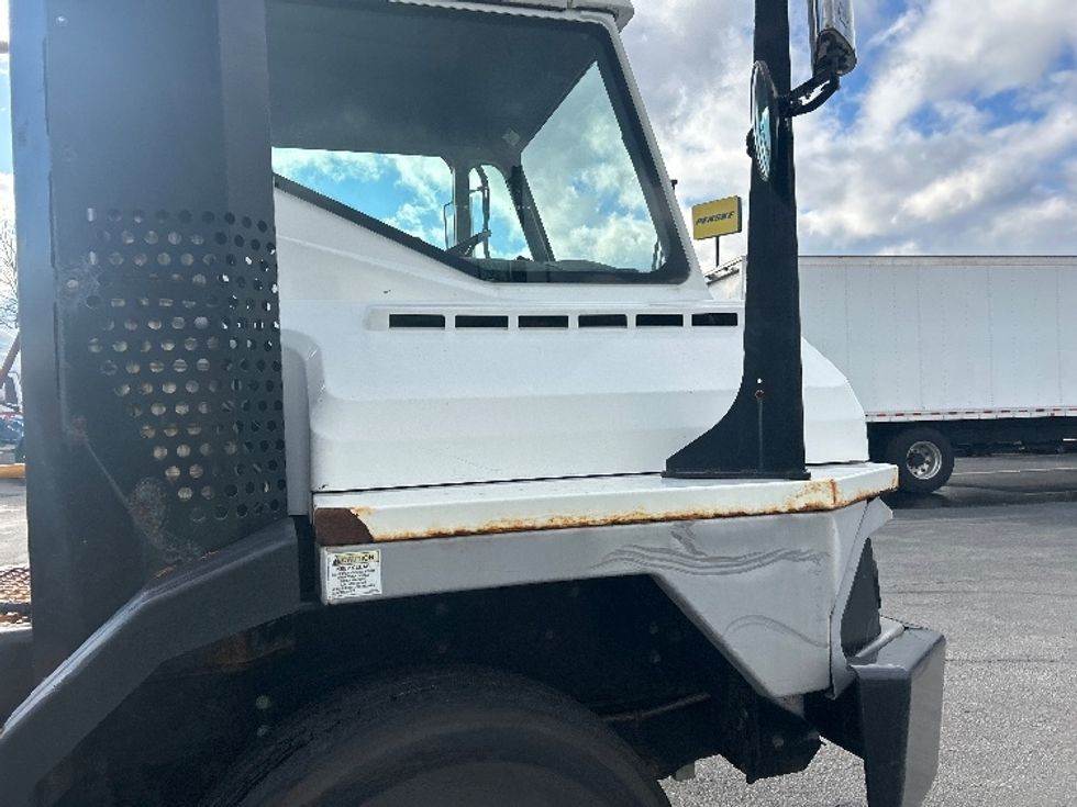 Yard Truck-Heavy Duty Tractors-Ottawa-2018-T2-Obetz-OH-113,946\n\t\tmiles-$ 52,250 - Image 15